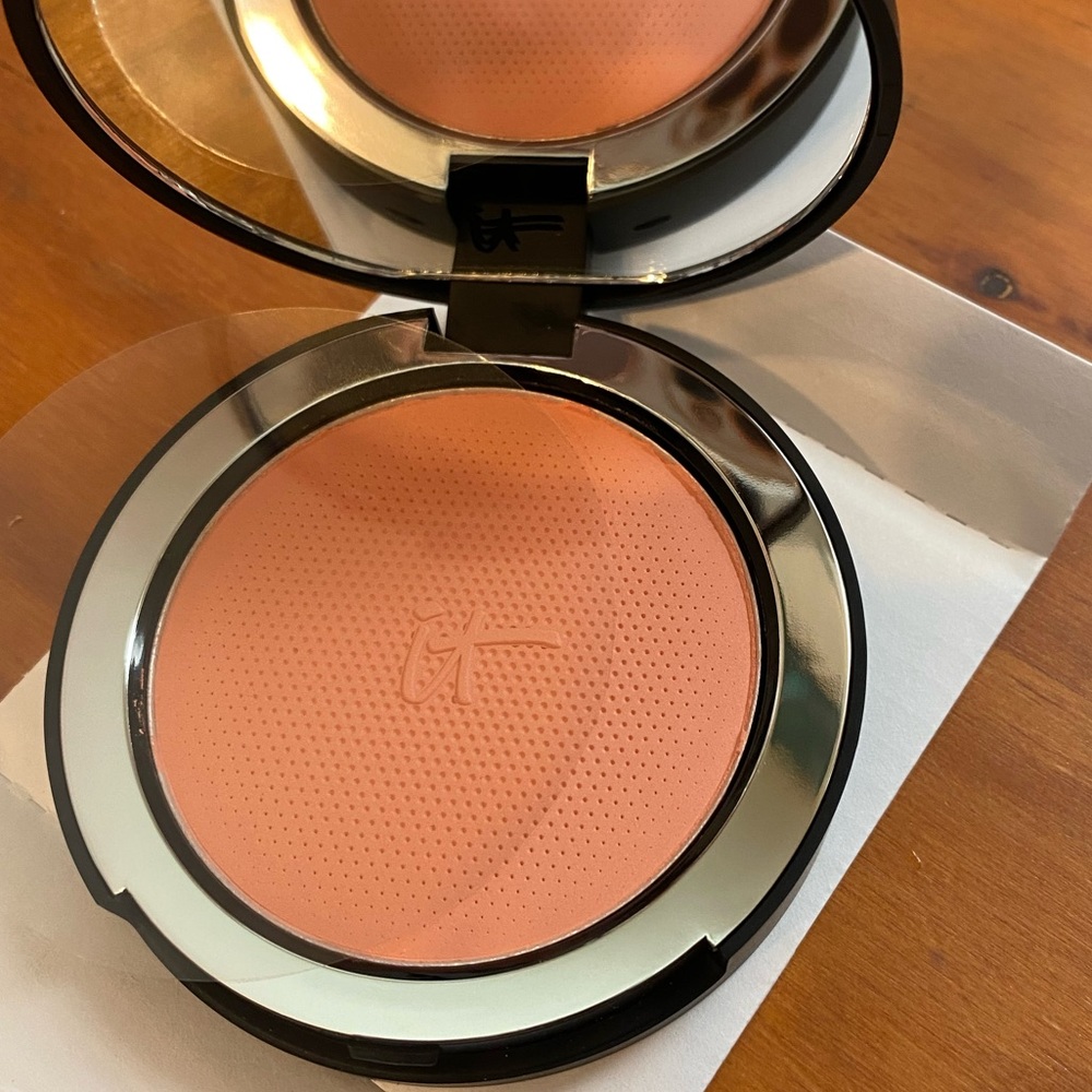 IT blush “Je Ne Sais Quoi” brand new